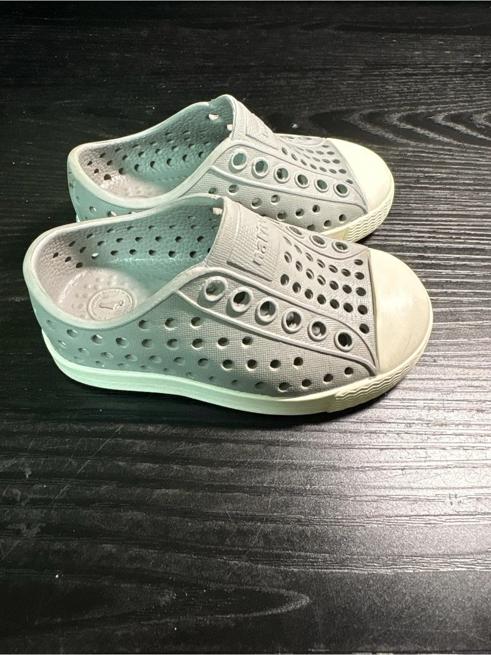 Native Kids Light Gray Slip-On Water Shoes size c4